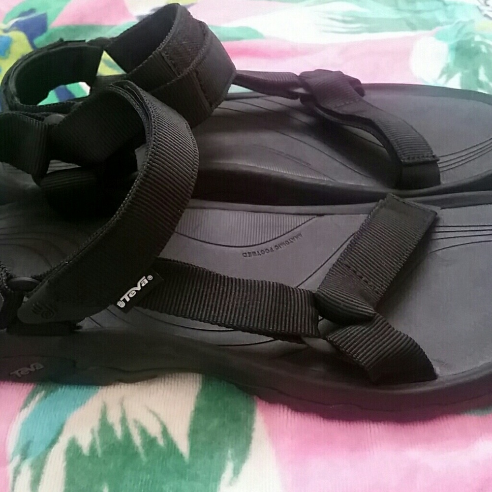 NWOT Teva Sandals Size 13